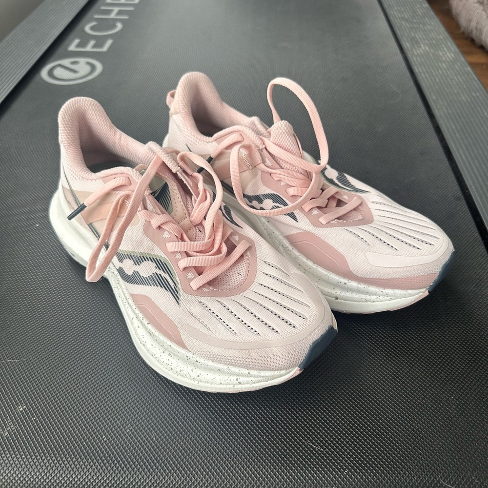 Saucony Women's Tempus running shoes size 7.5
